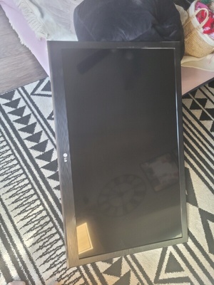 Elbląg sprzedam telewizor 42 cale, marki LG, w dobrym stanie z uchwytem