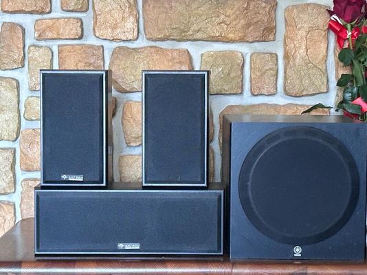 Elbląg Sprzedam kolumny do kina domowego w konfiguracji 5.1 
Kolumny AMTECH + subwoofer YAMAHA 
cena do negocjacji