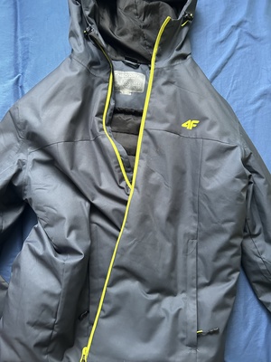 Elbląg Sprzedam kurtki marki 4F:
Kurtka 4F Membrane 5000 -  Rozmiar: XL - cena 30zł
Kurtka 4F Neodry Membrane 10 000 -