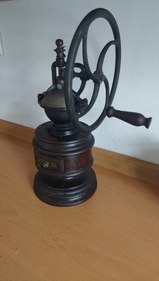 Elbląg Zabytkowy ogromny działający młynek.