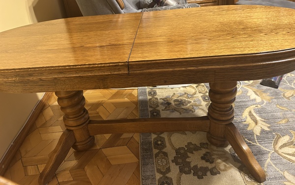 Elbląg Sprzedam, solidną, używana ławę  dębową. Mebel jest w bardzo dobrym stanie, z charakterystyczną strukturą
