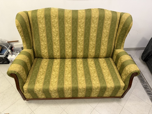 Elbląg Stylowa sofa włoska, kanapa rozkładana. 
Szerokość około 140 cm. 
Stan idealny.