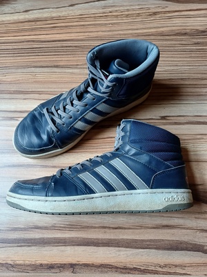 Elbląg ADIDAS rozmiar 42 Długość wkładki kolor granatowy, do kostki; UWAGA pęknięcie rozdarcie dziura w lewym bucie