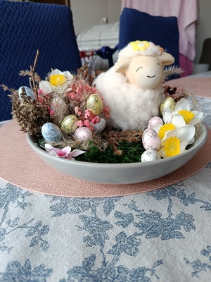 Elbląg Sprzedam ozdobę na stół wielkanocny. Kompozycja wykonana w misce ceramicznej o średnicy 20 cm. Wysokość