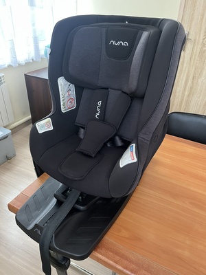 Elbląg Sprzedam fotelik Nuna Rebl Plus 0 - 18 kg. Stan bardzo dobry - bezwypadkowy. Fotelik z możliwością obracania o
