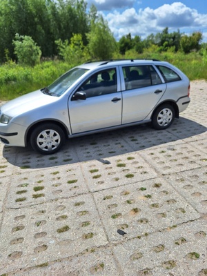 Elbląg SPRZEDAM SKODĘ 1FABIA BENZYNA 1.2 Z ROKU 2005 Z NA ŁAŃCUSZKU  badania techniczne przegląd do 13 12 2025 OCdo 3