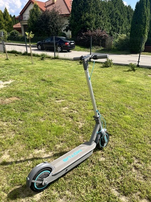 Elbląg Sprzedam dwie hulajnogi Motus Scooty 10 na części. W jednej nie działa mechanizm odpowiedzialny za ładowanie i