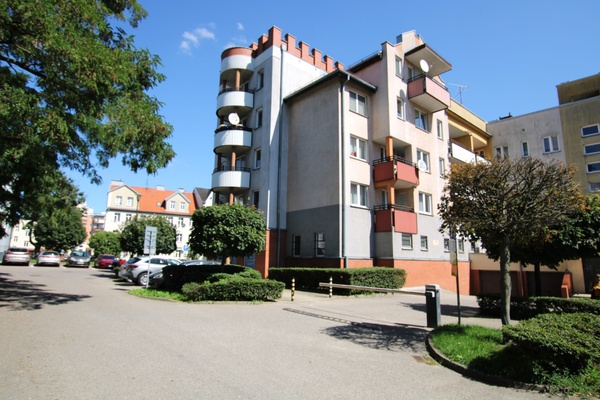 Elbląg NIERUCHOMOŚCI ANNA KRASZEWSKA Mieszkanie dwupoziomowe w centrum, budynek z 2001 roku ul. Bałuckiego
