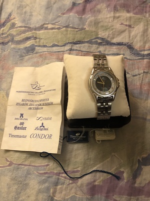 Elbląg Sprzedam uszkodzony zegarek Timemaster KG Collection De Luxe. Zegarek w kolorze srebrnym, ładny i oryginalny,