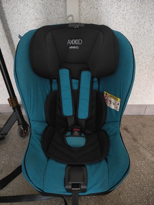 Elbląg Sprzedam fotelik AXKID Minikid 2.0,po jednym dziecku, bezwypadkowy. Montowany tyłem do kierunku jazdy,