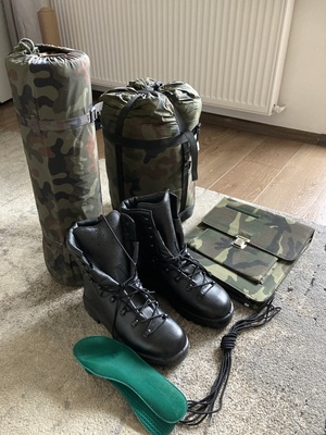 Elbląg Sprzedam zestaw wojskowy:
-aktówka
-buty zimowe rozmiar 42 (wkładka 27 cm, plus sznurówki)
Wszystko nowe nie