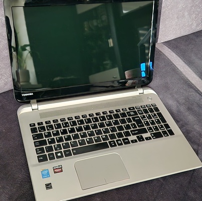 Elbląg Sprzedam aluminowego i cienkiego laptop Toshiba S-50B. Sprzęt jest w bardzo dobrym stanie wizualnym i