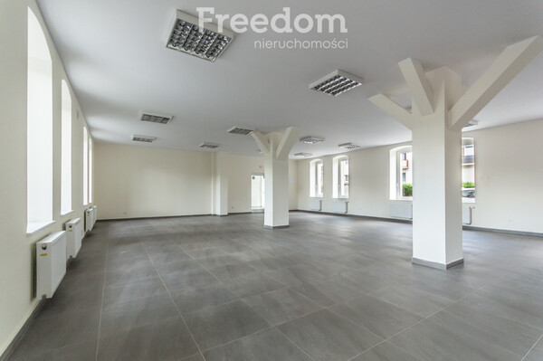 Elbląg FREEDOM NIERUCHOMOŚCIWynajmę lokal użytkowy - Elbląg, Zacisze. Lokal usługowy w centrum Elbląga – przestrzeń