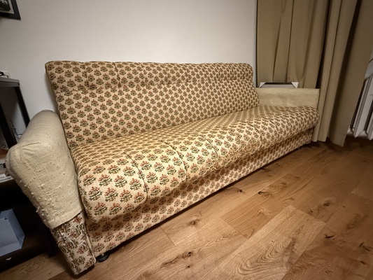 Elbląg Kanapa vintage PRL, ciekawy wzór. Prana odkurzaczem piorącym, stan jak na zdjęciu.
