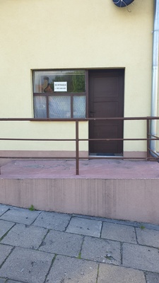 Elbląg Lokal niemieszkalny, po kultowym zakładzie fryzjerskim pana Kazika.     Lokal mieści się na parterze