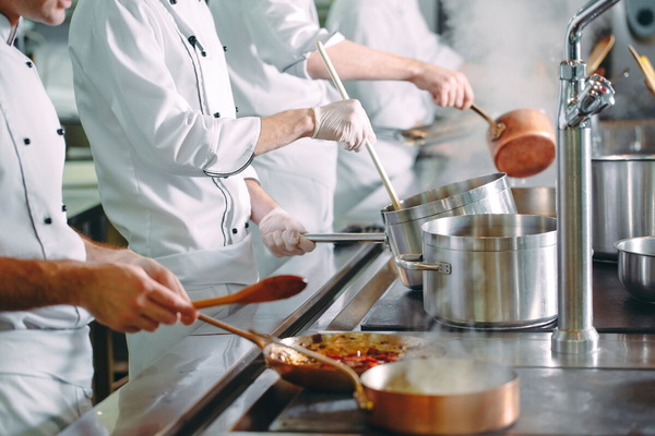 Elbląg Smakpol-Catering sp. z o. o.rekrutuje! &zwj; Poszukiwani: młodszy kucharz i kucharz!Jeśli masz od 20 do 60 lat,