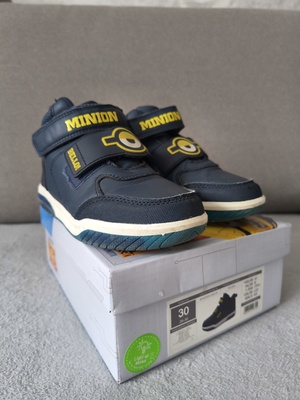 Elbląg Sprzedam używane buty sportowe Cool Club Minionkii w rozmiarze 30,długość wkładki wewnątrz 19 cm. Buty są w