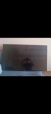 Elbląg Sprzedam telewizor w bardzo dobrym stanie 49 cala brak nóżek telewizor wisiał na ścianie