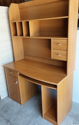Elbląg Sprzedam - 
●Biurko z nadstawką szer120x gł. 60x wys. 186cm. 
●Kolor olcha, producent BRW.