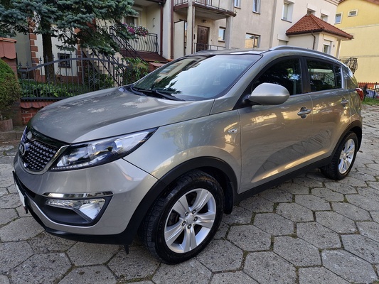 Elbląg Kia Sportage1.7 DieselModel 2011KlimatyzacjaŚwiatła LEDKupiona w Polskim Salonie