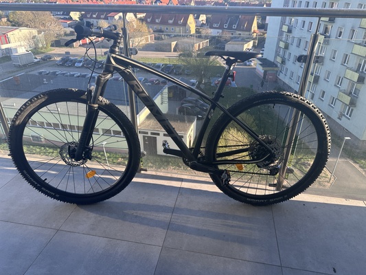 Elbląg Na sprzedaż rower górski Romet M8 w kolorze czarnym, rozmiar ramy M. Rower zadbany, w pełni sprawny, gotowy do