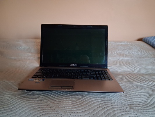 Elbląg Przekażę osobie potrzebującej laptop Asus 15 letni  do przeglądania internetu. Więcej informacji udzielę
