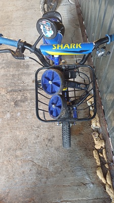 Elbląg Sprzedam rowerek dziecięcy  na kołach  12,dodatkowo2 kółka boczne. Rower w 100% sprawny. Idealny do nauki dla