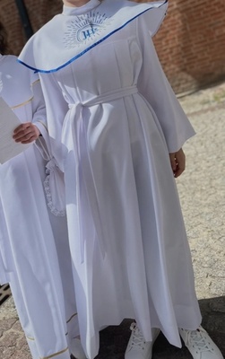 Elbląg Alba komunijna. 
Chłopięca
Stan bardzo dobry
Alba posiada kieszonkę. 
Długość 120 cm