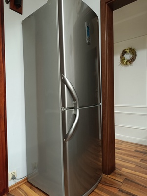 Elbląg Sprzedam lodówke z zamrażarką i kostkarką do lodu firmy LG Electrocool, Wymiary szer.60 wys.179cm. Odbiór