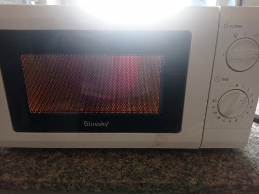 Elbląg Dzień dobry sprzedam suszarkę do włosów Philips 30 zł im mikrofalówkę  Bluesky za 70 zł