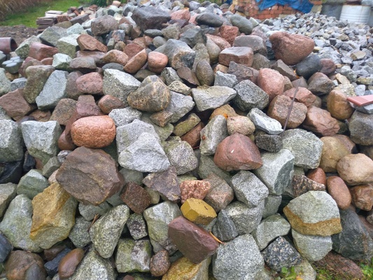Elbląg Kamień granitowy szaro -biały większa ilość frakcja od 5-20 cm murki, ścieżki czy gabiony można też wziąć