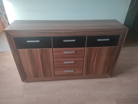 Elbląg Sprzedam komodę widoczną na zdjęciach o wymiarach 149,5x37,5x90.Odbiór we własnym zakresie.