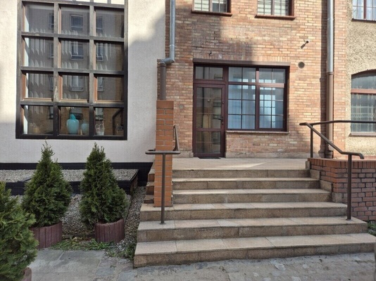 Elbląg 🏢 Wynajmę lokal użytkowy przy ulicy Wieżowej &ndash; 100 m2 na parterze i w piwnicy! 💼Parter: