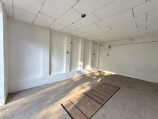 Elbląg Oferuję na sprzedaż garaż o powierzchni ok.21 m&sup2;. Garaż znajduje się przy ul. Grunwaldzkiej, w odległości