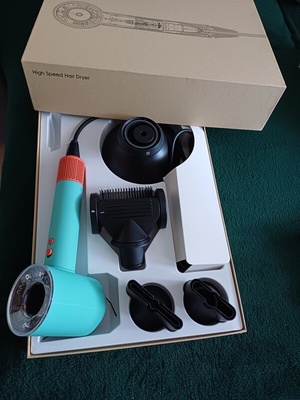 Elbląg SPRZEDAM 
- suszarkę do włosów z akcesoriami, stan idealny, użyta kilka razy - cena 100 zl;
- depilator