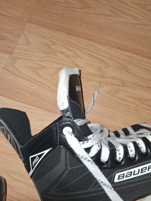 Elbląg Łyżwy hokejowe firmy Bauer supreme rozmiar 44/45