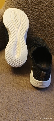 Elbląg Mam do sprzedania; 1.Damskie sneakersy-Skechers Ultra Flex 3.0.Kolor ciemny że srebrną nitką, rozmiar 35.Buty
