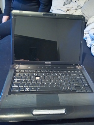 Elbląg Witam sprzedam laptopa Toshiba satellite 300.Laptop sprawny, Windows do przeinstalowania.