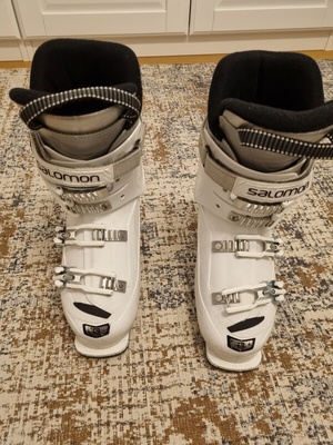 Elbląg Buty damskie białe firmy Salomon w dobrym stanie, niezniszczone. Mało używane. Jako rabat podrzucę na wskazany