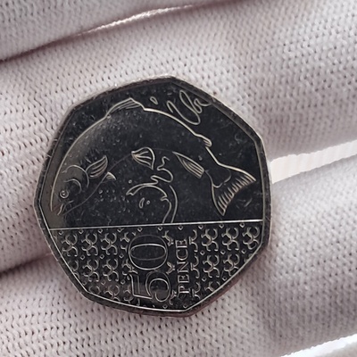 Elbląg Moneta brytyjska 50p King Charles 2023 z Łososiem, bez tajnego znaku, prosto z woreczka menniczego. Wybito