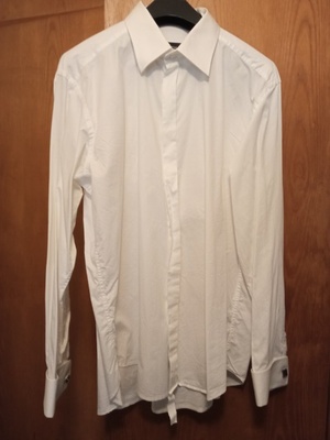 Elbląg Sprzedam białą koszulę wizytową marki BYTOM. Rozmiar kołnierzyka 44,wzrost 176-182.Rękawy zapinane na spinki.