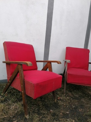 Elbląg Sprzedam 2 fotele. Są na sprężynach w fajnym stanie idealne do odnowienia. 90zl sztuka