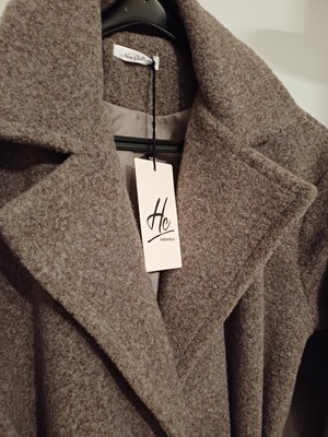 Elbląg SPRZEDAM NOWY PŁASZCZ ala bukla, zapinany na dwa guziki i wiązany w pasie, producent HC MODA ITALIA, szerokość