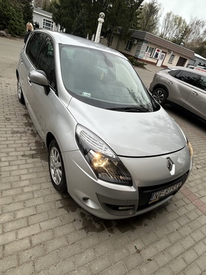 Elbląg RENAULT SCENIC – Praktyczny SUV z 2010 roku, idealny dla rodzin i osób ceniących przestrzeń oraz komfort jazdy.