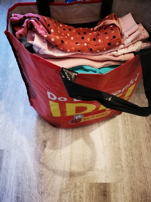 Elbląg Oddam ciuszki dla dziewczynki, rozmiar 56 - 62.Stan dobry i bardzo dobry.