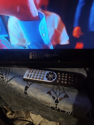 Elbląg Sprzedam telewizor FUNAI 26 cali z oryginalnym pilotem stan dobry. .. stopka jest z tyłu. .. .telewizora. ..