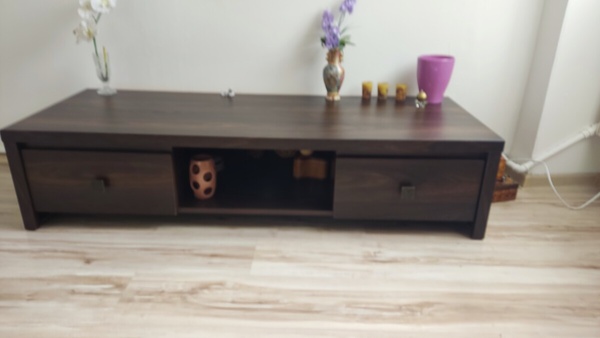Elbląg Pilnie sprzedam tylko do 23.07.2025 r. 
Sprzedam szafkę RTV, długość 143,głębokość 55 cm, wysokość 33 cm cena