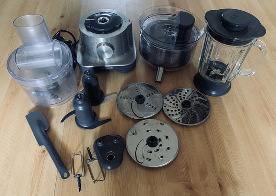Elbląg Robot kuchenny Kenwood FPM260 FPM270 750W z blenderem kielichowym i sokowirówką Multipro Compact ma wszystko,