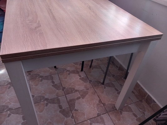 Elbląg Sprzedam  stol 80 /80 po rozłożeniu 1,60  wys 78 cm. .blat koloru sonoma, nogi biale