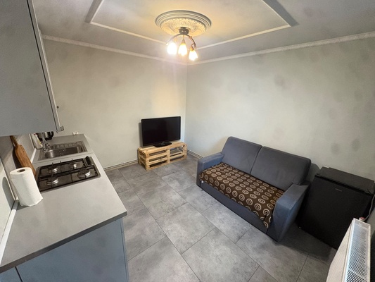 Elbląg Mieszkanie, mały domek 40 M2,parking, wiata, wszystko grodzone.